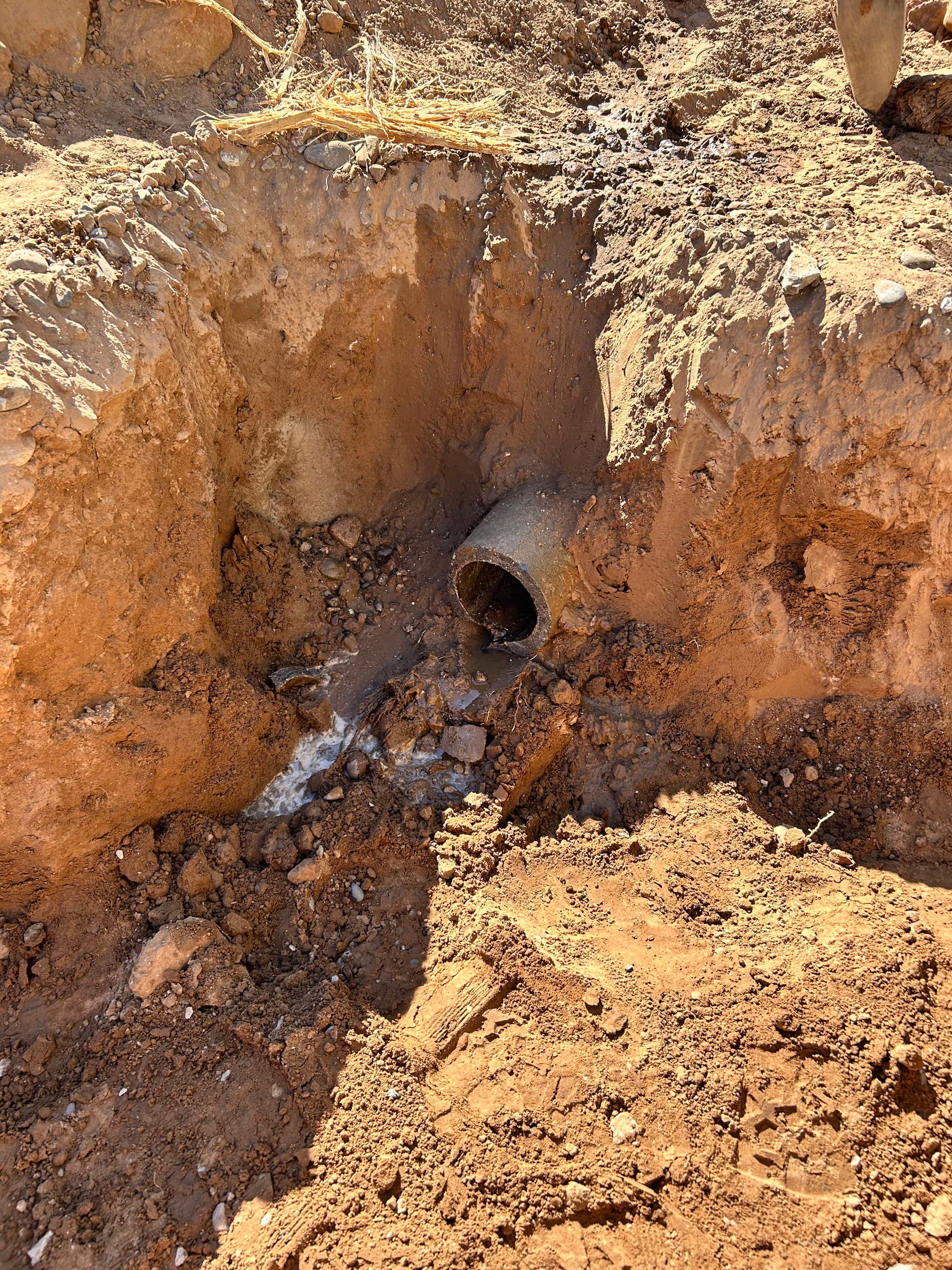 Gallery photos for Quick Fix for Collapsed Kitchen Pipe: Image #1